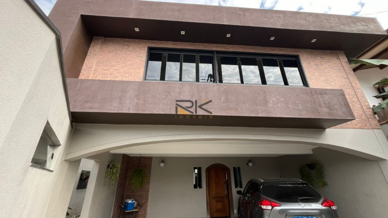 Casa com 4 Quartos à Venda, 250 m² em Centro - Ubatuba