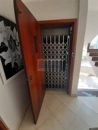 Imagem Casa com 4 Quartos à Venda, 607 m²