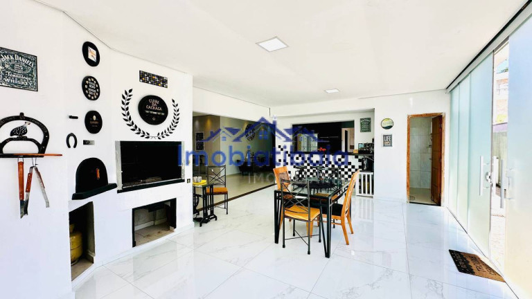 Imagem Casa com 4 Quartos à Venda, 1 m² em Centro - Joanópolis Imagem Casa com 4 Quartos à Venda, 1 m² em Centro - Joanópolis