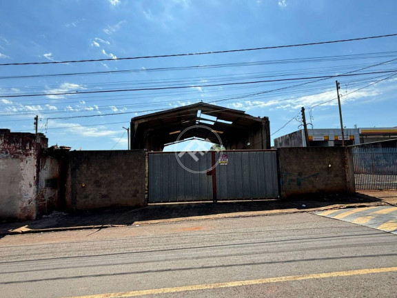 Galpão à Venda, 385 m² em Centro - Sertanópolis