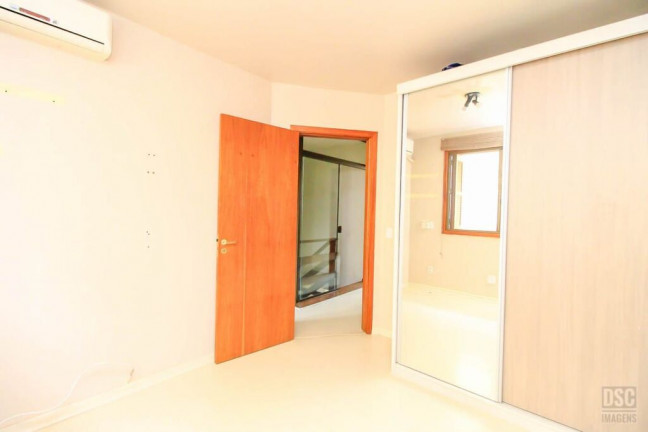 Imagem Casa de Condomínio com 3 Quartos à Venda, 138 m² em Ipanema - Porto Alegre