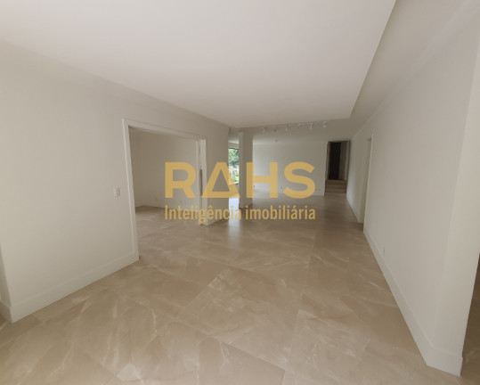 Imagem Casa com 3 Quartos à Venda, 300 m² em América - Joinville Imagem Casa com 3 Quartos à Venda, 300 m² em América - Joinville