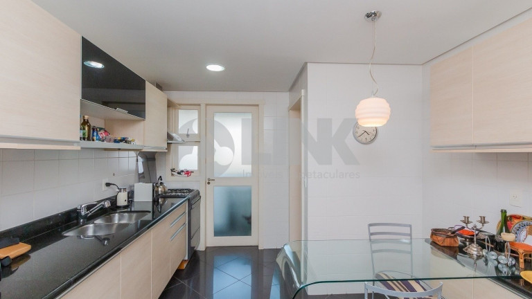 Imagem Apartamento com 3 Quartos à Venda, 163 m² em Petrópolis - Porto Alegre Imagem Apartamento com 3 Quartos à Venda, 163 m² em Petrópolis - Porto Alegre