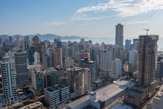 Imagem Apartamento com 2 Quartos à Venda, 79 m² em Meia Praia - Itapema