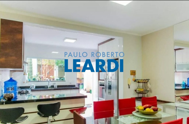 Sobrado com 3 Quartos à Venda, 190 m² em Vila Humaitá - Santo André