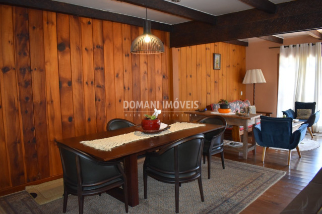 Imagem Casa com 3 Quartos à Venda, 257 m² em Região Da Vila Inglesa - Campos Do Jordão Imagem Casa com 3 Quartos à Venda, 257 m² em Região Da Vila Inglesa - Campos Do Jordão