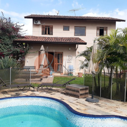 Foto do imóvel Casa com 3 Quartos à Venda, 232 m² em Jardim Dos Ipês - Cotia