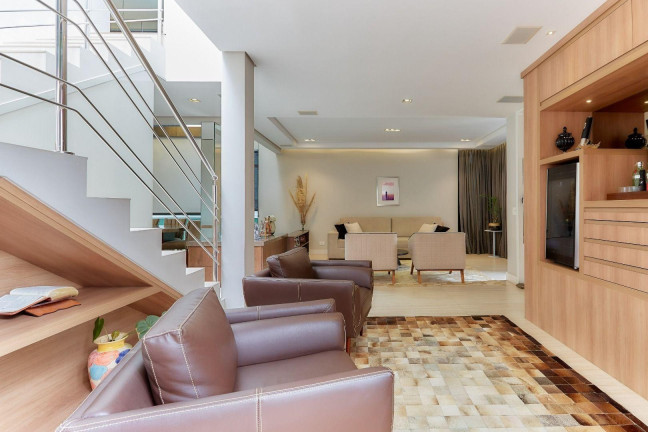Imagem Casa com 3 Quartos à Venda, 297 m² em Pinheirinho - Curitiba
