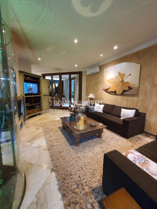 Imagem Casa com 6 Quartos à Venda, 735 m² em Região Do Atalaia - Campos Do Jordão