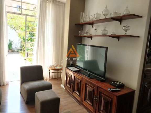 Imagem Casa com 4 Quartos à Venda, 378 m²