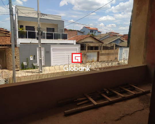 Imagem Sobrado com 5 Quartos à Venda, 150 m² em Vila Campos - Montes Claros