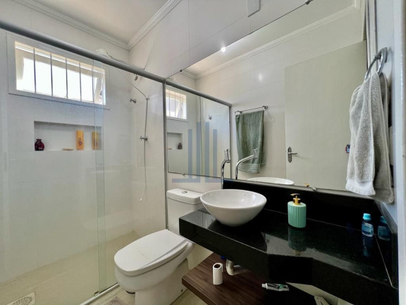 Imagem Casa com 4 Quartos à Venda, 211 m² em Tomazetti - Santa Maria