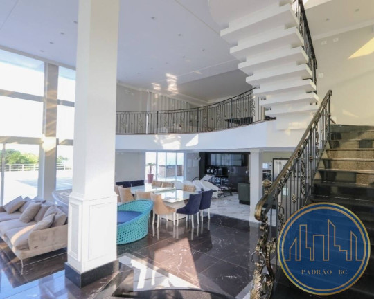 Imagem Casa com 6 Quartos para Temporada, 530 m² em Estaleiro - Balneário Camboriú Imagem Casa com 6 Quartos para Temporada, 530 m² em Estaleiro - Balneário Camboriú