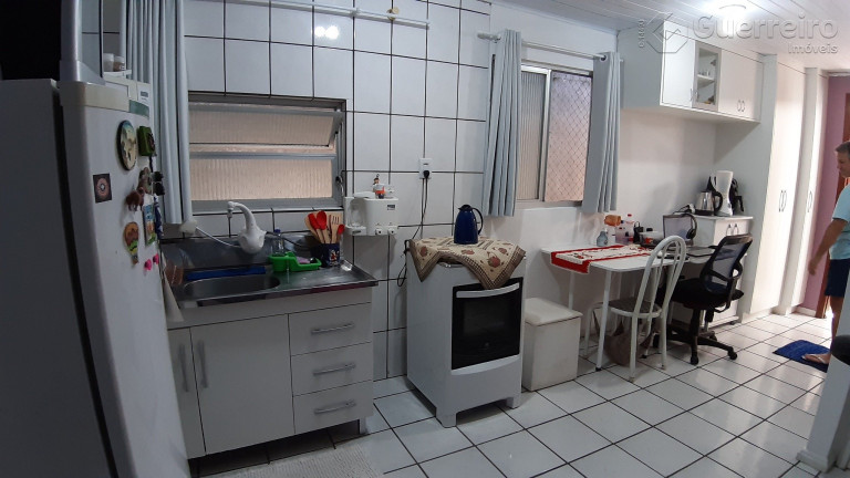 Imagem Casa com 8 Quartos à Venda, 190 m² em Agronômica - Florianópolis Imagem Casa com 8 Quartos à Venda, 190 m² em Agronômica - Florianópolis
