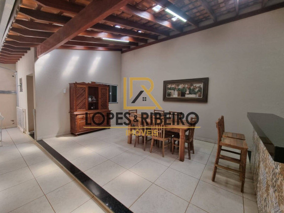 Imagem Casa com 3 Quartos à Venda, 250 m² em Jardim Regina - Botucatu