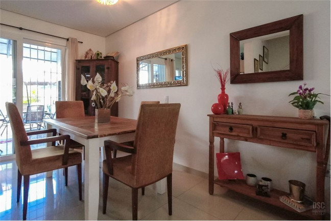 Imagem Casa com 3 Quartos à Venda, em Hípica - Porto Alegre Imagem Casa com 3 Quartos à Venda, em Hípica - Porto Alegre