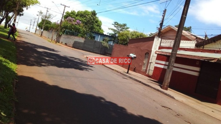 Imagem Casa com 3 Quartos à Venda, 187 m² em Aquilles Sthengel - Londrina