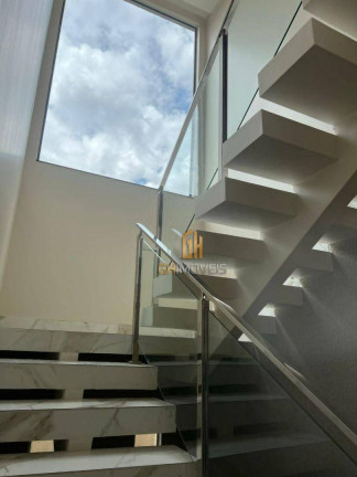 Imagem Sobrado com 4 Quartos à Venda, 227 m² em Setor Garavelo - Goiânia