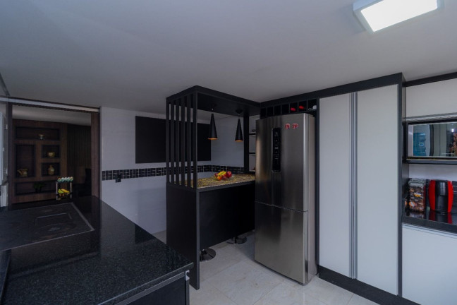 Imagem Casa com 5 Quartos à Venda, 265 m² em Uberaba - Curitiba