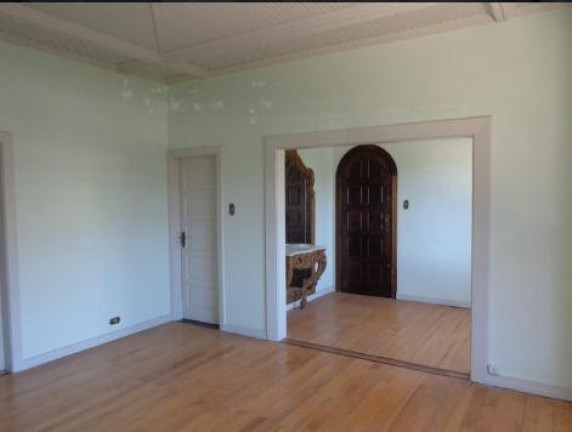 Imagem Casa com 4 Quartos à Venda, 319 m² em Rebouças - Curitiba Imagem Casa com 4 Quartos à Venda, 319 m² em Rebouças - Curitiba