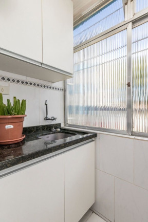 Imagem Imóvel com 2 Quartos à Venda, 47 m² em Cristal - Porto Alegre Imagem Imóvel com 2 Quartos à Venda, 47 m² em Cristal - Porto Alegre