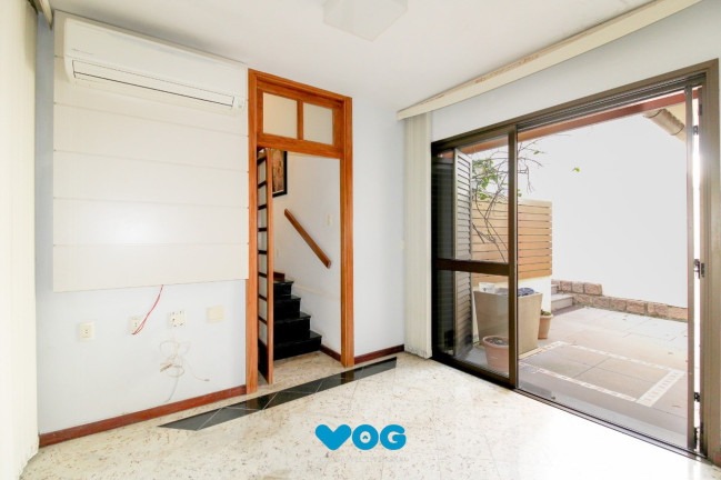 Imagem Casa com 3 Quartos à Venda, 280 m² em Chácara Das Pedras - Porto Alegre Imagem Casa com 3 Quartos à Venda, 280 m² em Chácara Das Pedras - Porto Alegre