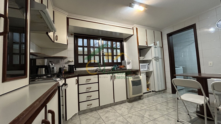 Imagem Sobrado com 4 Quartos à Venda, 275 m² em Tingui - Curitiba Imagem Sobrado com 4 Quartos à Venda, 275 m² em Tingui - Curitiba