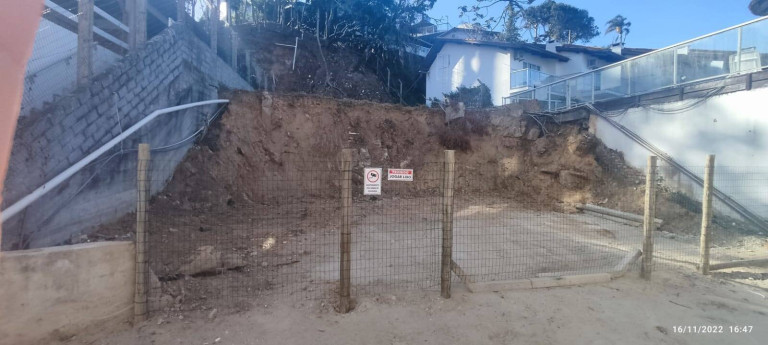 Imagem Terreno à Venda, 300 m² em Bombinhas Imagem Terreno à Venda, 300 m² em Bombinhas