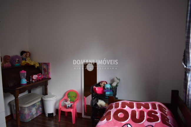 Imagem Casa com 4 Quartos à Venda, 212 m² em Região Do Vale Encantado - Campos Do Jordão