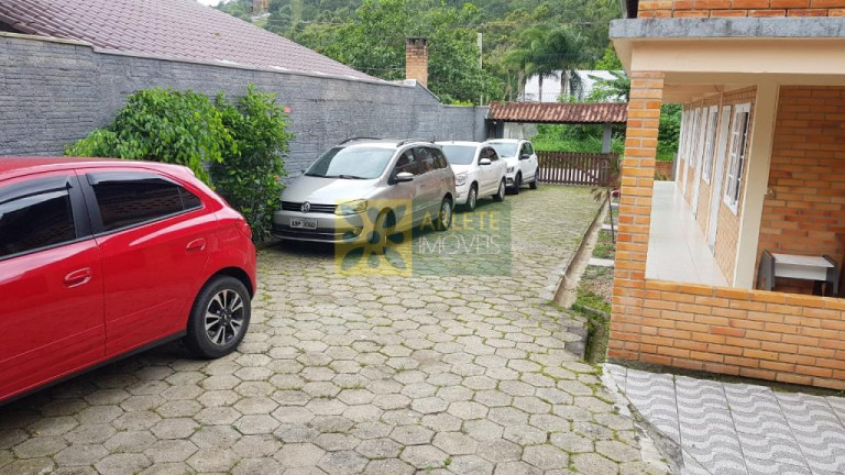 Imagem Imóvel com 11 Quartos à Venda, 410 m² em Centro - Porto Belo Imagem Imóvel com 11 Quartos à Venda, 410 m² em Centro - Porto Belo