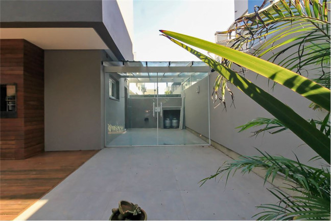 Imagem Casa com 3 Quartos à Venda, em Hípica - Porto Alegre Imagem Casa com 3 Quartos à Venda, em Hípica - Porto Alegre