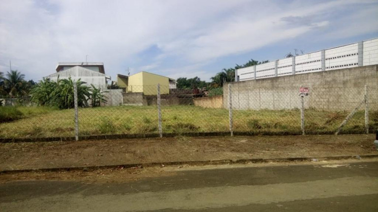 Terreno à Venda, 1.022 m² em Praia Dos Namorados - Americana