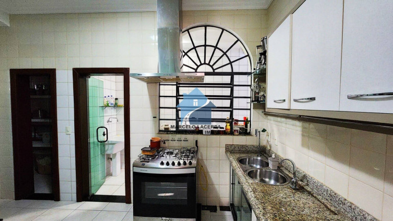 Imagem Casa com 4 Quartos à Venda, 385 m² em Adrianópolis - Manaus Imagem Casa com 4 Quartos à Venda, 385 m² em Adrianópolis - Manaus