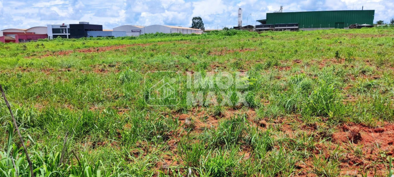 Imagem Terreno à Venda, 2.511 m² em 3º Setor Industrial - Formosa Imagem Terreno à Venda, 2.511 m² em 3º Setor Industrial - Formosa