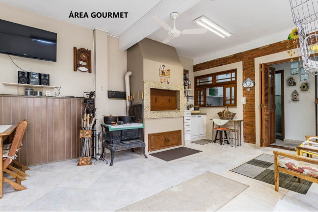 Imagem Casa com 3 Quartos à Venda, 290 m² em Jardim Europa - Porto Alegre Imagem Casa com 3 Quartos à Venda, 290 m² em Jardim Europa - Porto Alegre