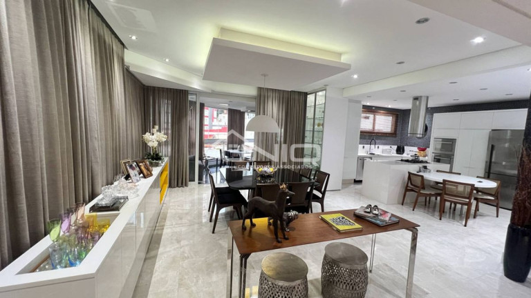 Imagem Apartamento com 3 Quartos à Venda, 260 m²