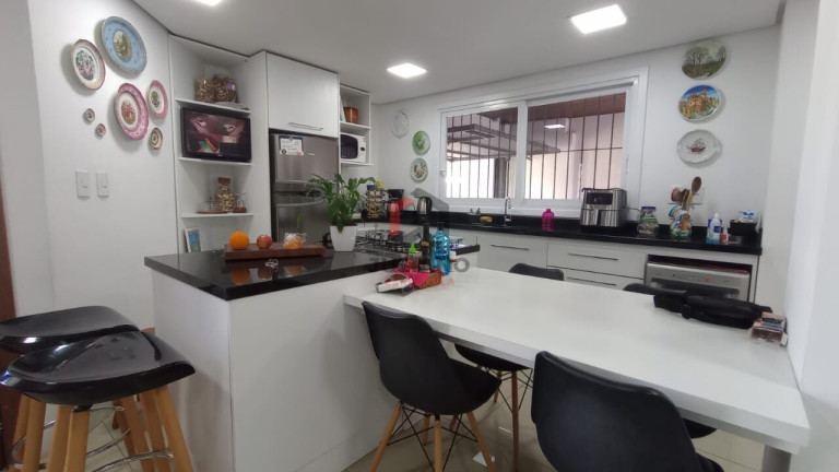 Imagem Casa com 4 Quartos à Venda, 198 m² em Jardim Itu - Porto Alegre