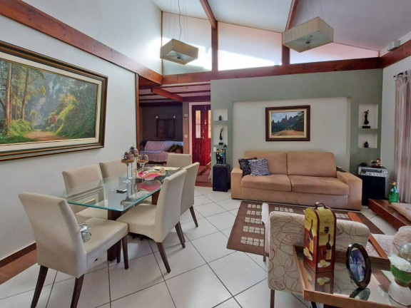 Casa com 4 Quartos à Venda, 250 m² em Barra Do Imbuí - Teresópolis
