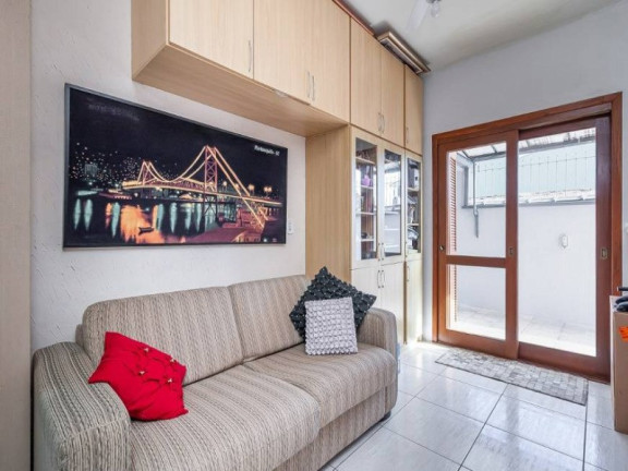 Imagem Casa com 3 Quartos à Venda, 204 m² em Jardim Sabará - Porto Alegre Imagem Casa com 3 Quartos à Venda, 204 m² em Jardim Sabará - Porto Alegre