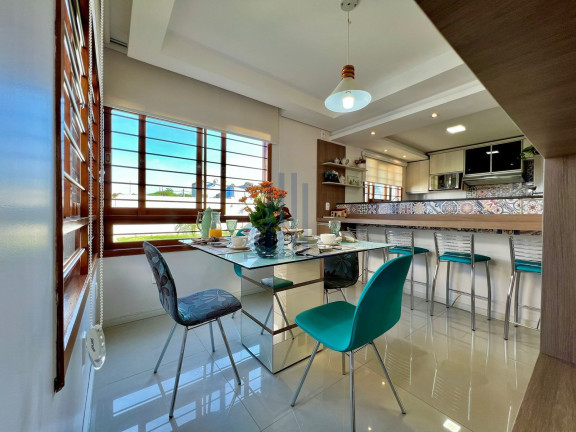 Imagem Casa com 3 Quartos à Venda, 156 m² em Tomazetti - Santa Maria