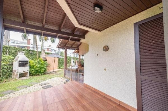 Imagem Sobrado com 3 Quartos para Alugar, 160 m² em Cachoeira Do Bom Jesus - Florianópolis