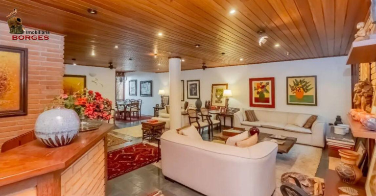 Casa com 4 Quartos à Venda, 310 m² em Moema - São Paulo