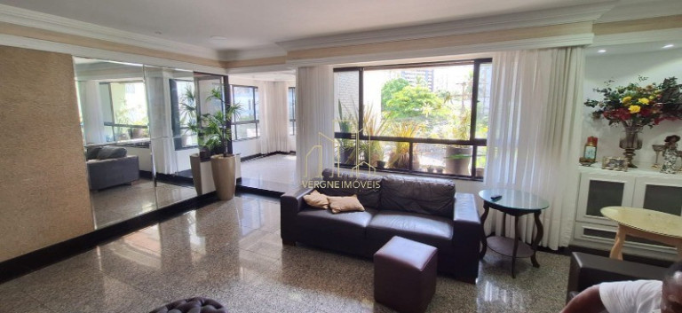 Imóvel com 4 Quartos à Venda, 240 m² em Pituba - Salvador
