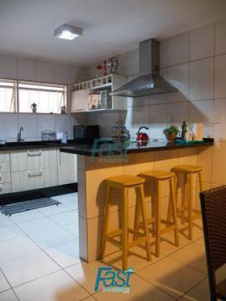 Casa com 3 Quartos à Venda, 300 m² em Coophamil - Cuiabá