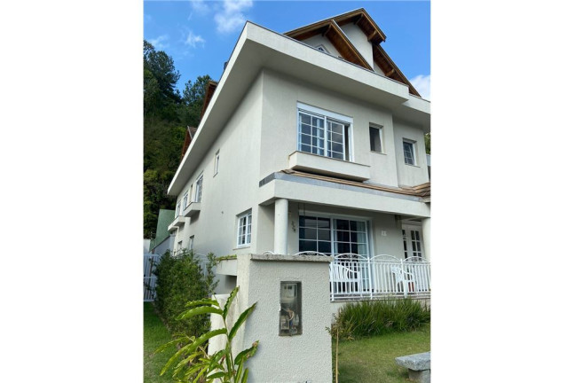 Imagem Casa com 4 Quartos à Venda, em Fazenda - Itajaí Imagem Casa com 4 Quartos à Venda, em Fazenda - Itajaí