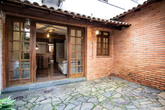 Imagem Imóvel com 3 Quartos à Venda, em Petrópolis - Porto Alegre Imagem Imóvel com 3 Quartos à Venda, em Petrópolis - Porto Alegre