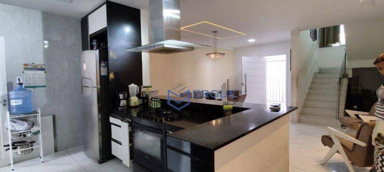 Imagem Casa com 4 Quartos à Venda, 375 m² em Maraponga - Fortaleza Imagem Casa com 4 Quartos à Venda, 375 m² em Maraponga - Fortaleza
