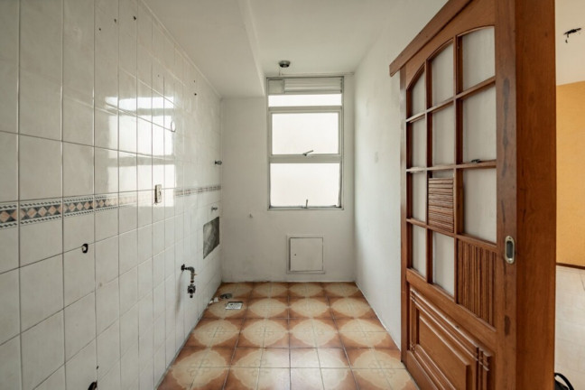 Imagem Imóvel com 1 Quarto à Venda, 41 m² em Cristal - Porto Alegre Imagem Imóvel com 1 Quarto à Venda, 41 m² em Cristal - Porto Alegre