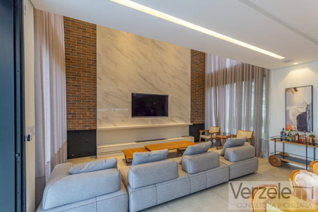 Imagem Casa com 4 Quartos à Venda, 390 m² em Centro - Camboriú Imagem Casa com 4 Quartos à Venda, 390 m² em Centro - Camboriú