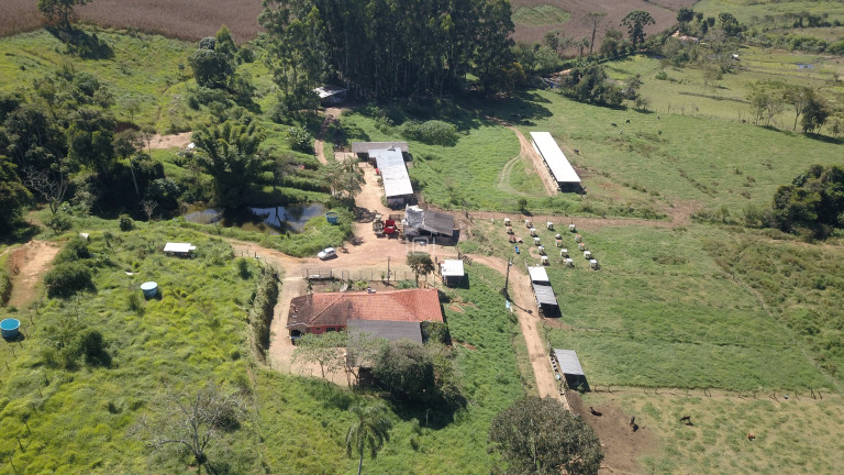 Imagem Imóvel com 3 Quartos à Venda, 11 m² em Barreiro 2 (rural) - Caldas Imagem Imóvel com 3 Quartos à Venda, 11 m² em Barreiro 2 (rural) - Caldas